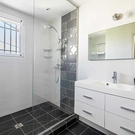 וילה A C 8br 15p With Pool & Tennis -